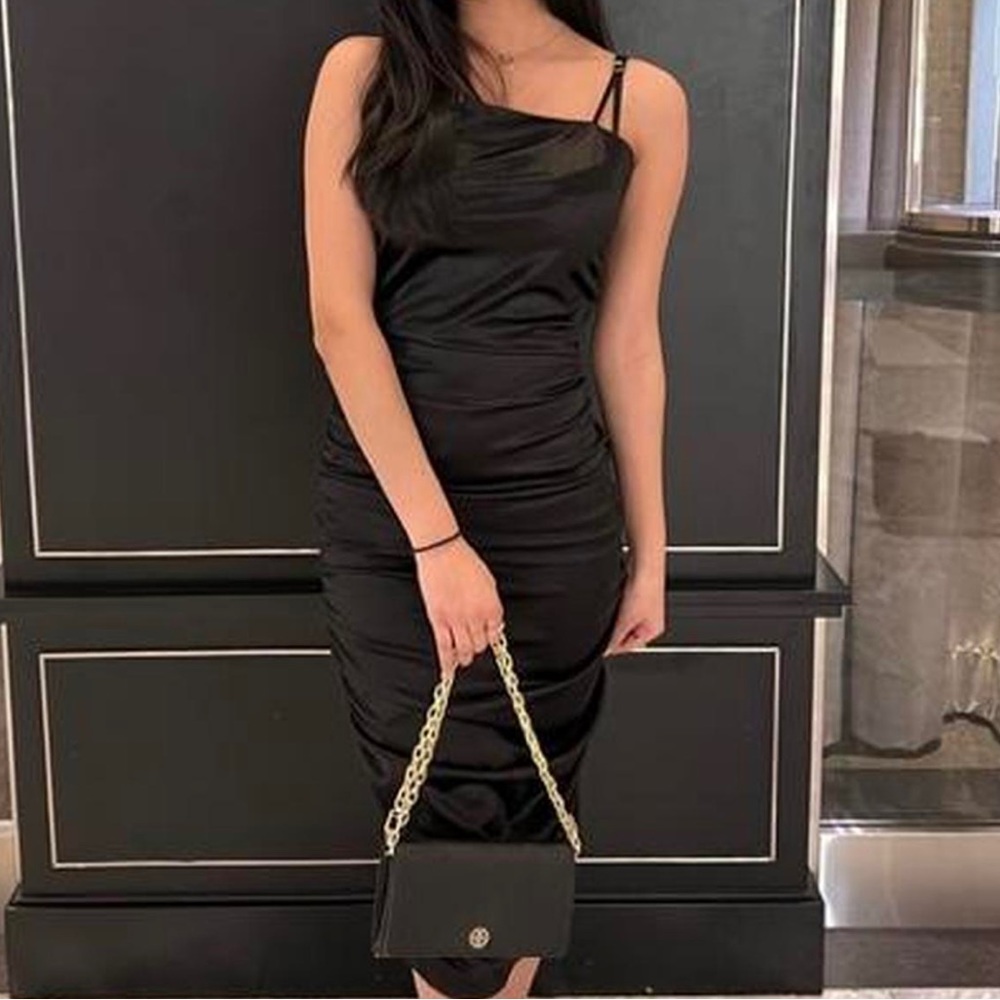 BLACK ELEGANT RUCHED FOREVER 21 DRESS | SIZE M